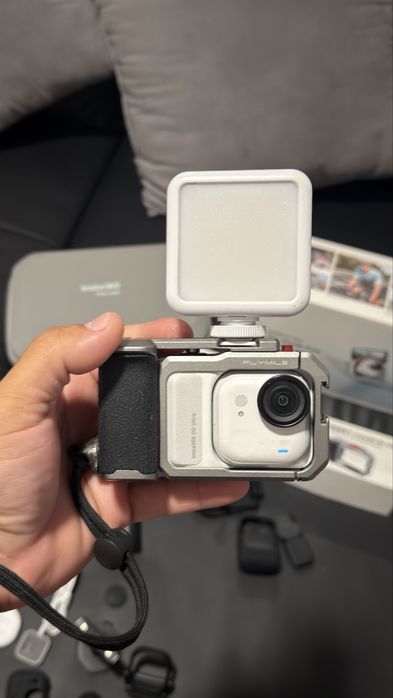 Insta 360 go ultra semi nova com varios acessorios e garantia