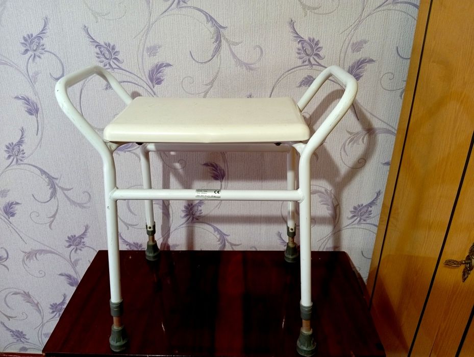 Стул для душа и ванны