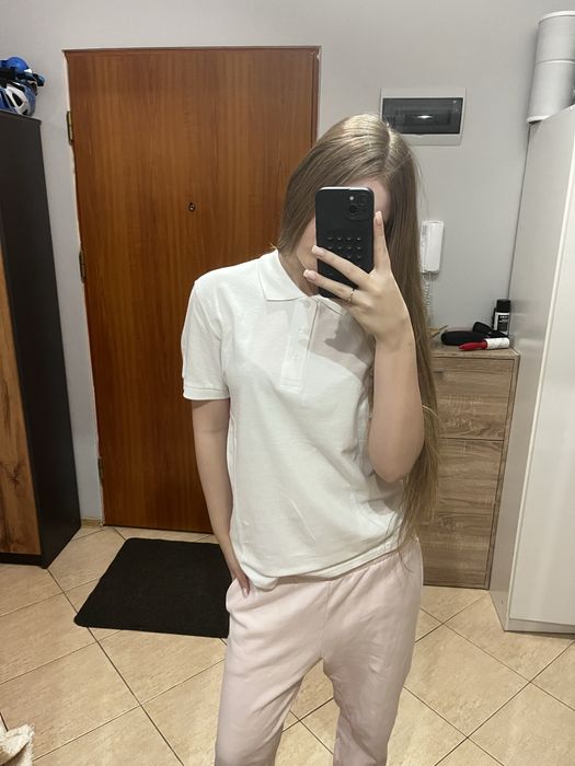 Biała koszulka polo.