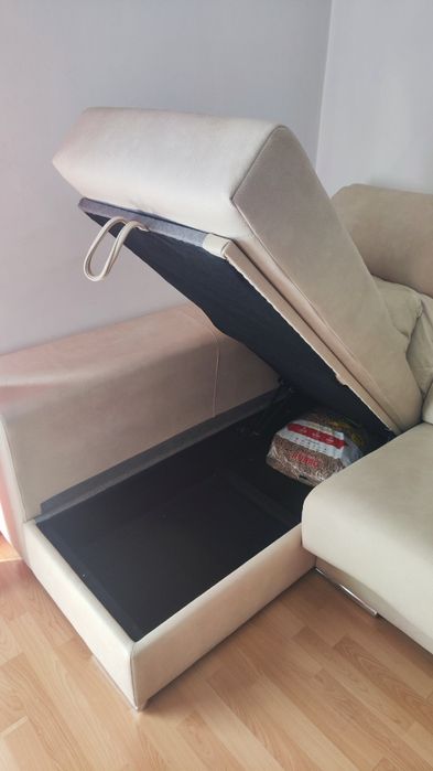 Sofá Chaise Lounge 3 lugares com arrumação