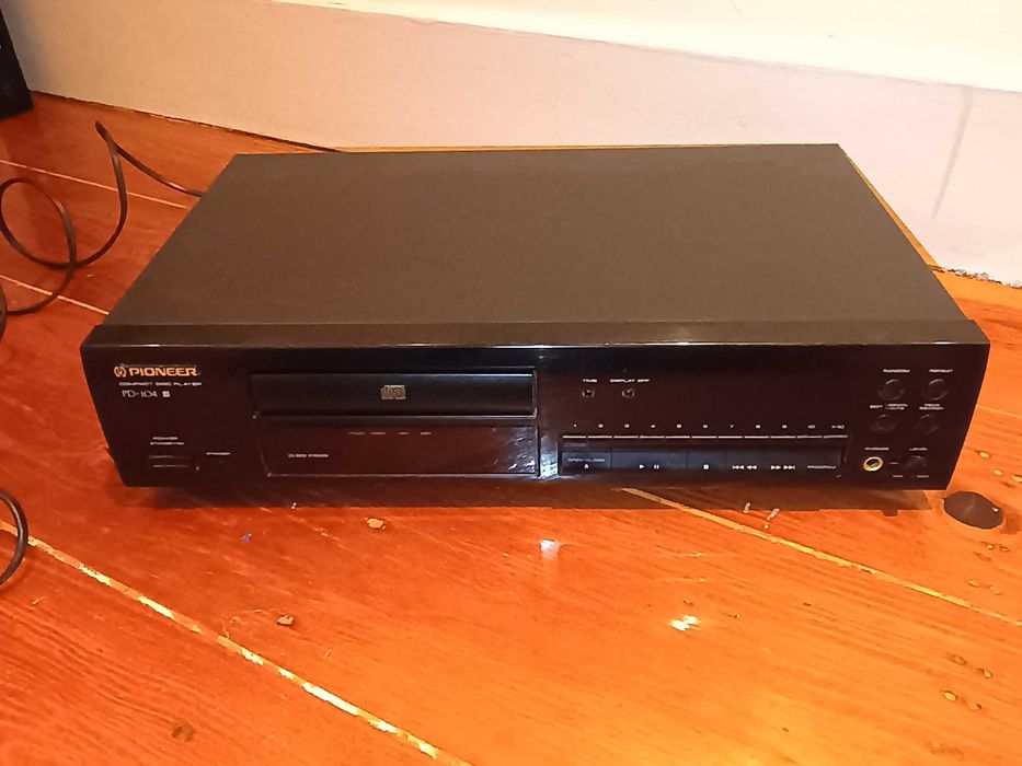 Pioneer Compact Disk Player PD-104