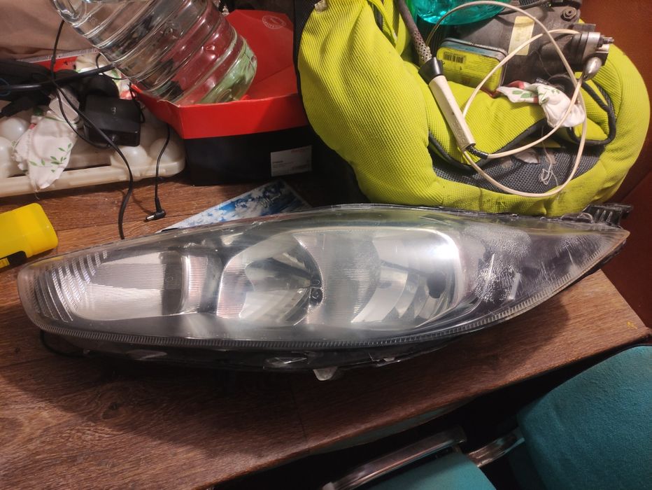 Фара Ford Fiesta, седан , Европа