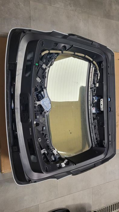 Klapa bagażnika szyba spojler Lexus ux