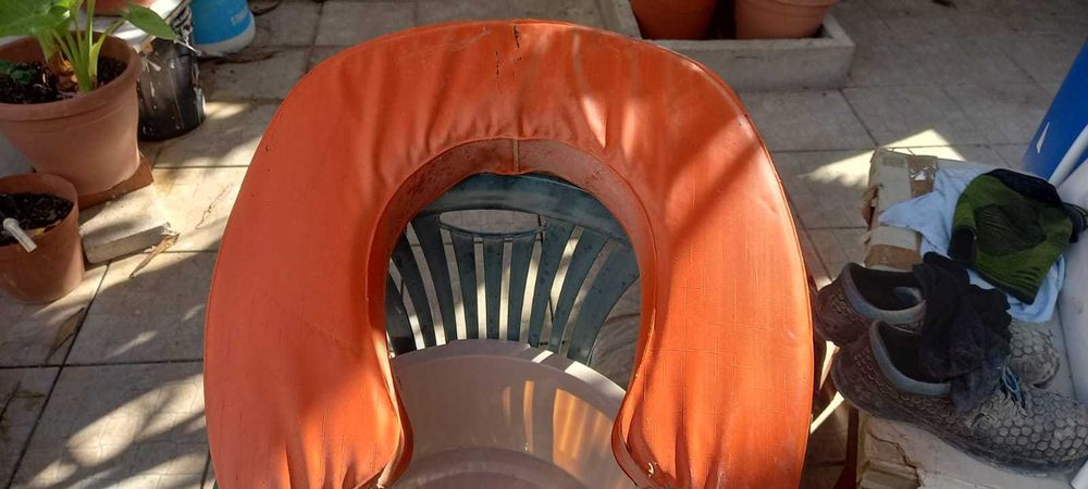 Uma boia ferradura da marca plastimo
