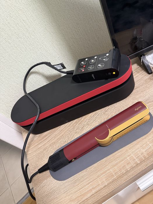 Красный Dyson Airstrait Red Velvet/Gold