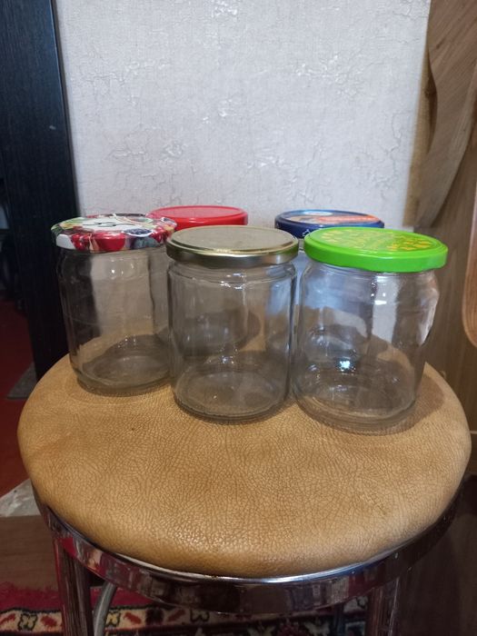Продам банки 0.5л с закручивающимися крышками