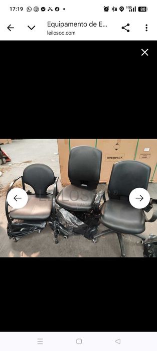 Moveis para escritório com armários.