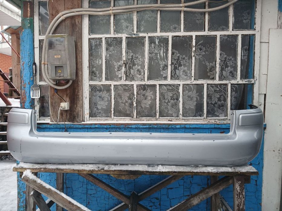 Бампер задній Hyundai Trajet 2007