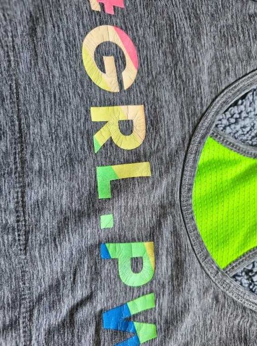 Top stanik szary sportowy z zielonymi elementami #grl.pwr
