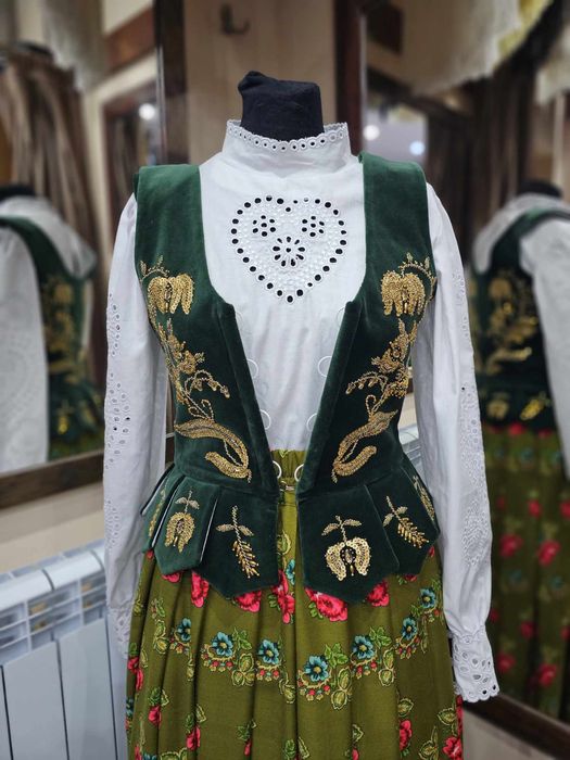 Zielony gorset góralski ręcznie haftowany złotymi koralikami! S/M