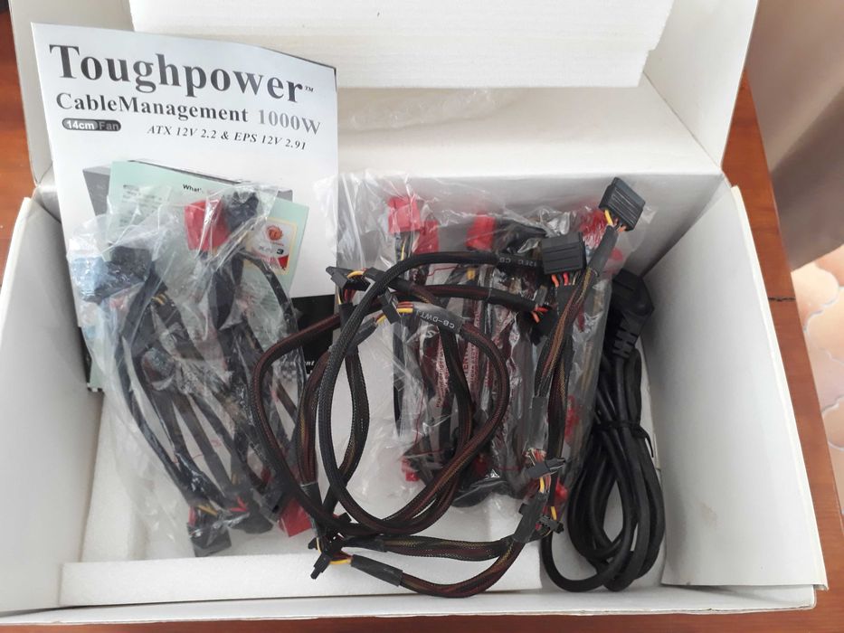 Fonte de alimentação – Thermaltake Toughpower Cable Management 1000 W – W0132 - Active PFC