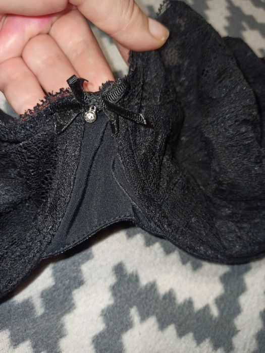 Жіночий бюстгальтер