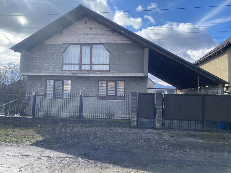 Продається будинок у м. Хуст
