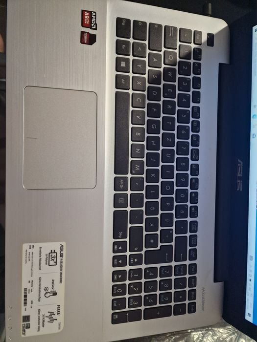Laptop asus F555B 8/240 GB radeon AMD