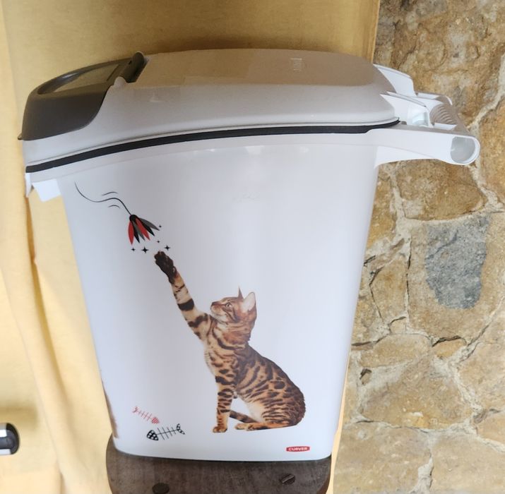 Balde para ração de animais