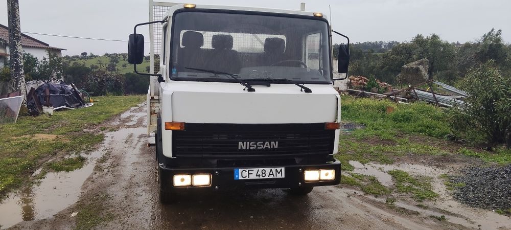 Carrinha Nissan L35