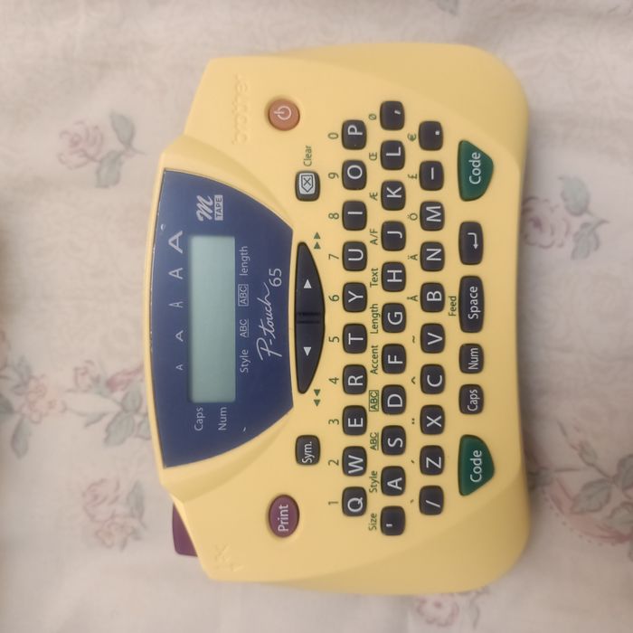 Brother PT-65 P-touch Home and Hobby Этикет-принтер с ЖК-экраном.