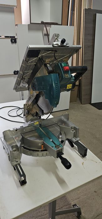 Ukośnica Makita LH1201FL