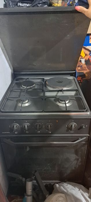 Fogão e Forno ( 3 a  Gás e 1 elétrica)