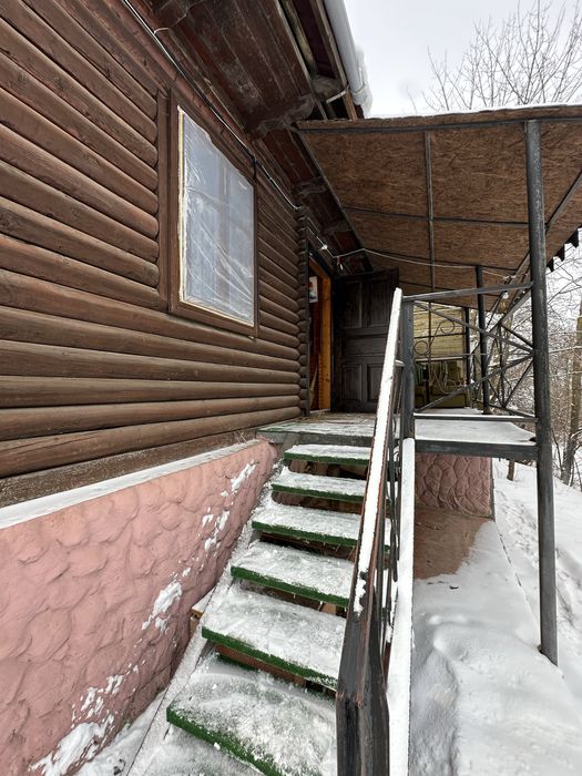 Продається 2-кім дачний будинок зі зрубу зі ставком, Заставнянська