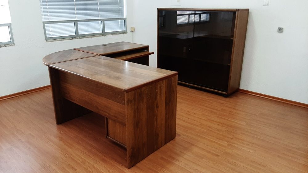 Secretária de direcção  + Estante em muito bom estado