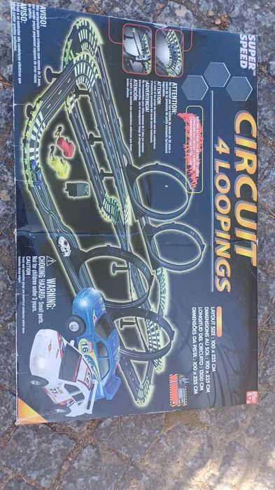 Pista de carros com 4 LOOPINNGS