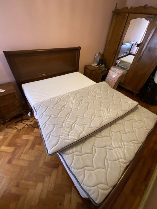 Cama de casal em madeira, ortopedica com colchão e topper com comando