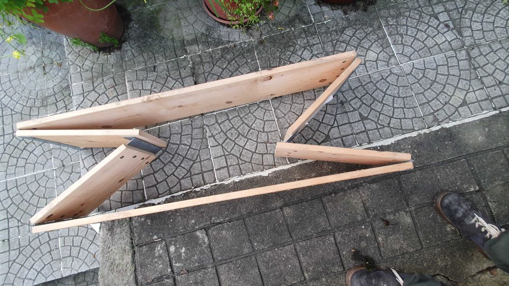 Estrutura madeira pinho dobrável e possibilidade de empilhar