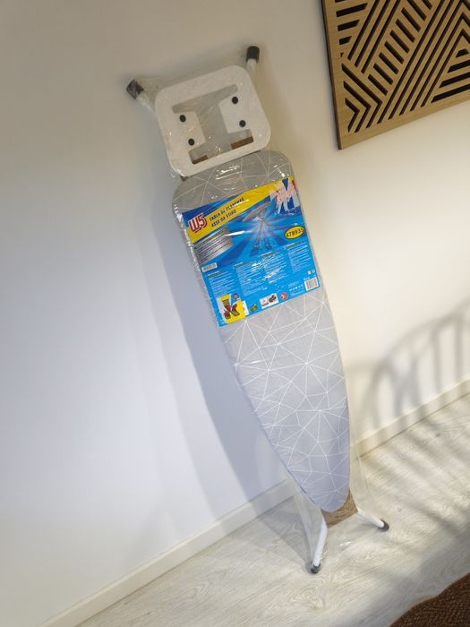 Tábua de engomar nova