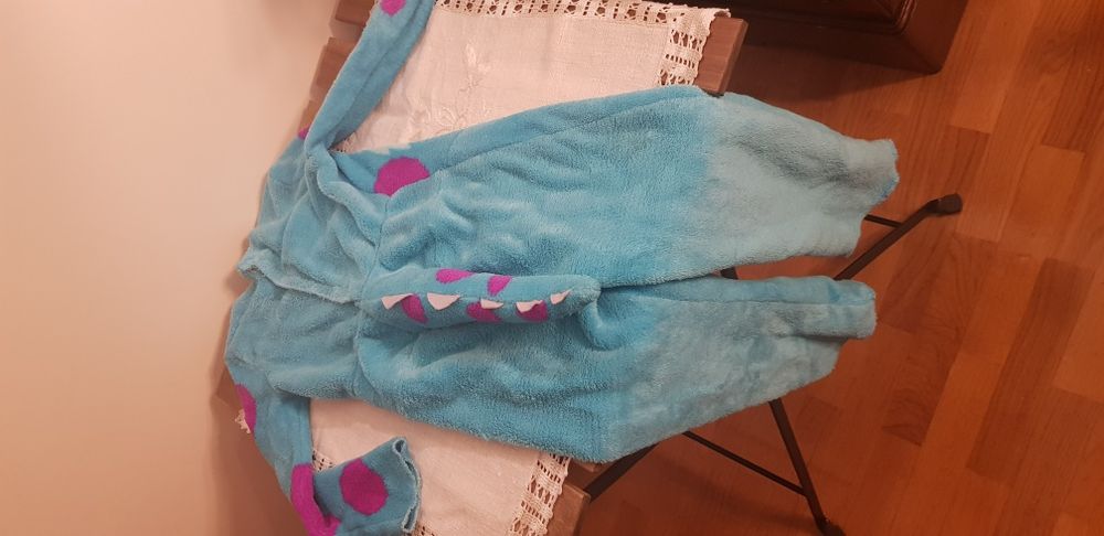 Fantasia de Carnaval Monster da Disney. Também vendo as luvas por 10.