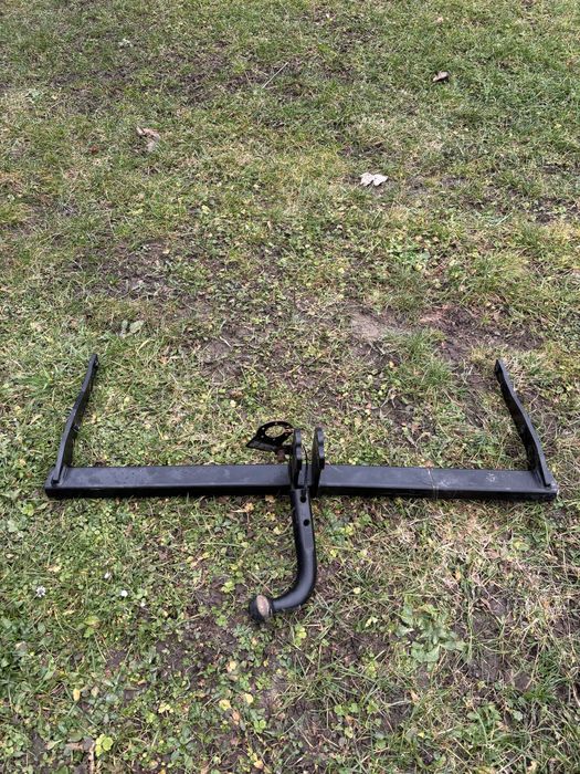 Hak samochodowy holowniczy