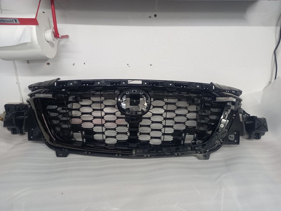 Mazda cx60 grill przedni z jedna listwą czarna