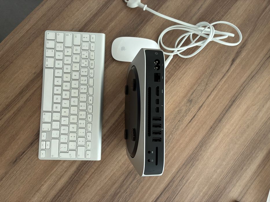 Mini MAC + keyboard + mouse apple