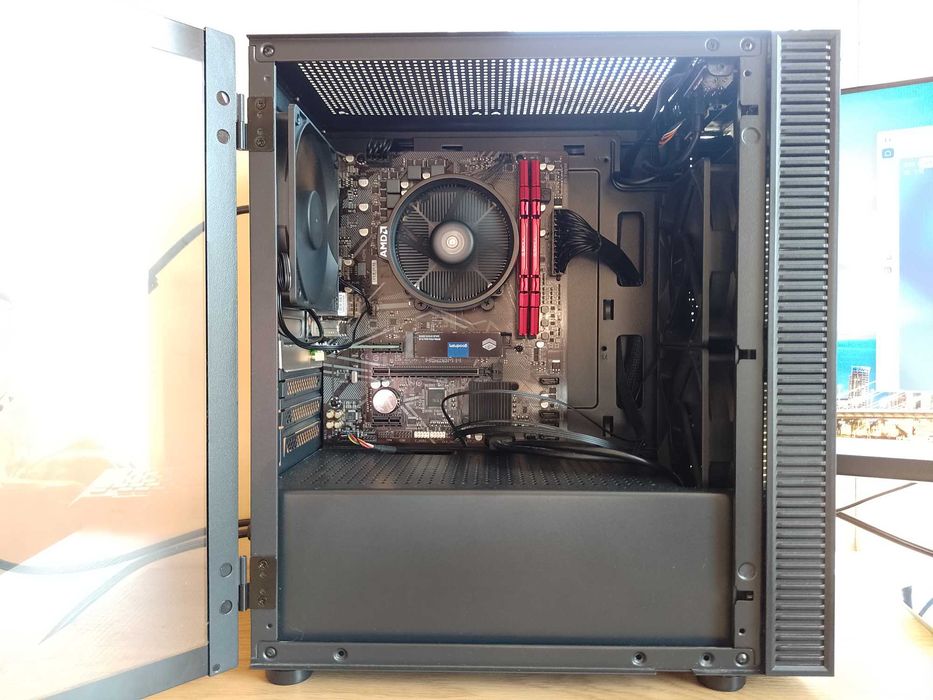 Цікавий комп'ютер Micro ITX. Повний коплект.