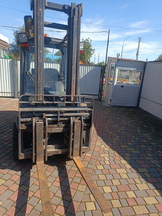 Навантажувач вилочний Лінде Н30Т. Погрущик газовий. 2003р