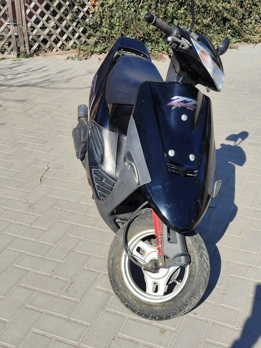 Мопед находу в отличном состоянии.Акумулятор и доп.скат новые..