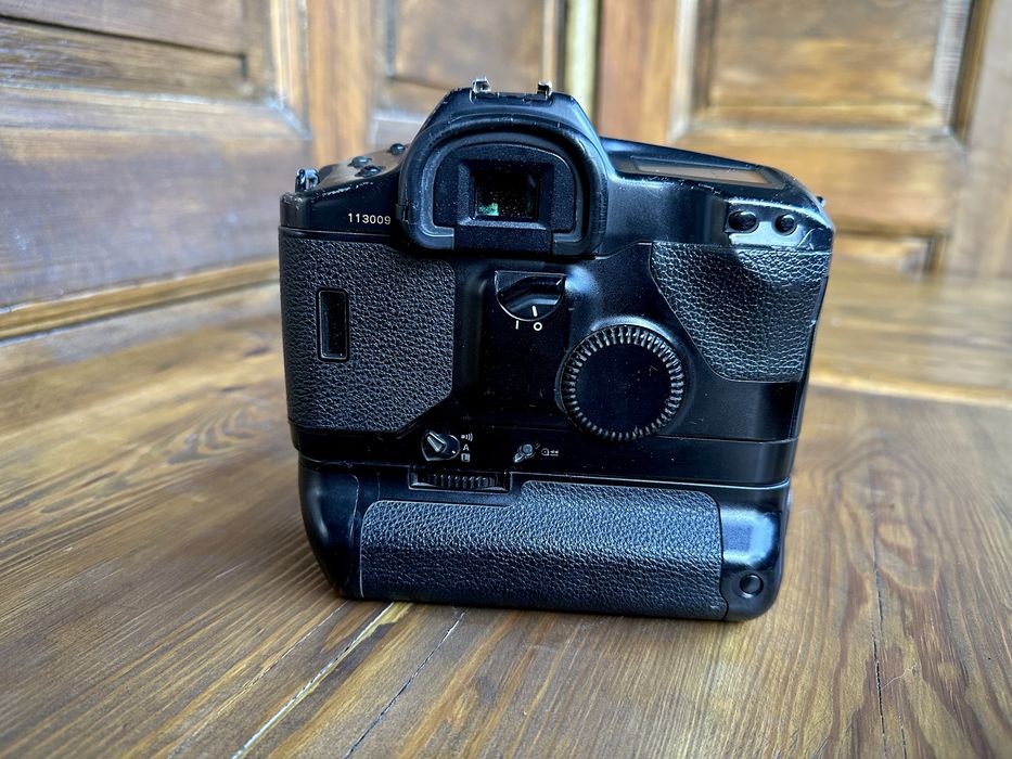 Canon EOS-1 Power Booster