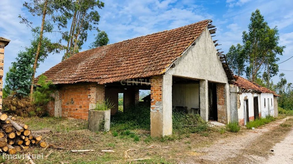 Casa de Campo  ||  Para recuperação  || Rio De Couros, Ourém