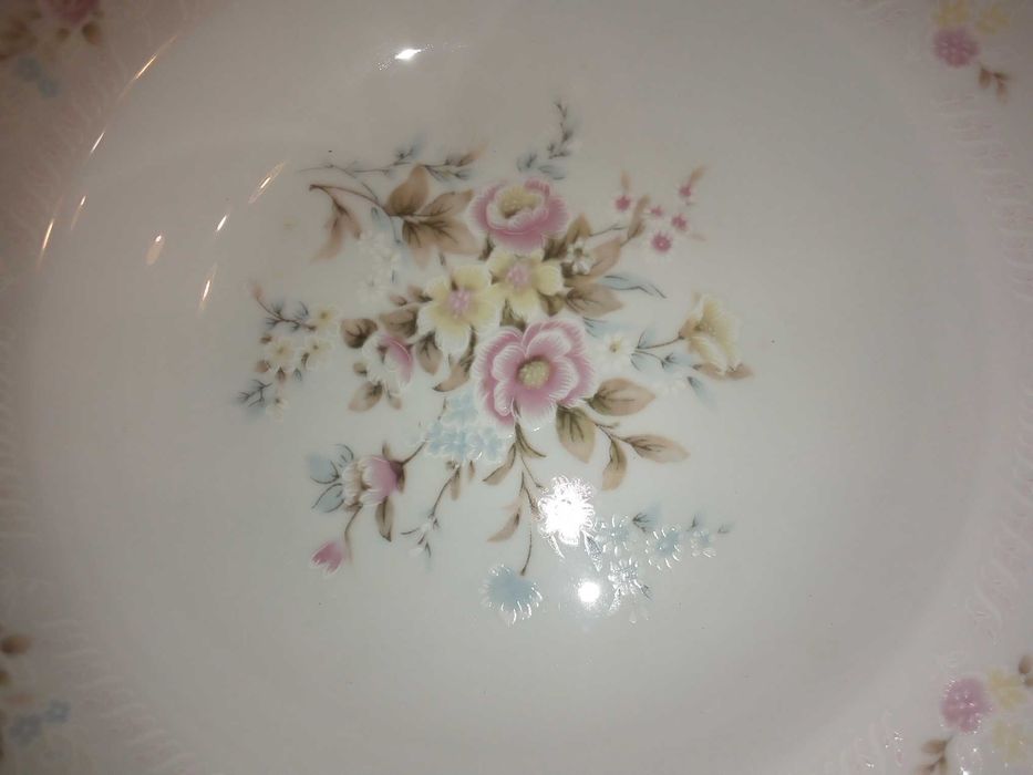 Serviço de jantar antigo para 4 pessoas, de Yong Sheng Porcelain Comp.