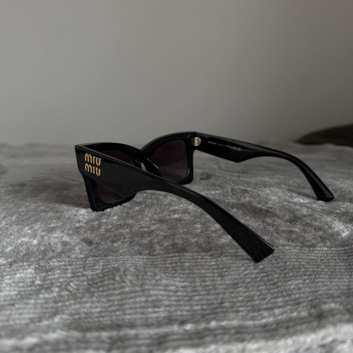 Okulary przeciwsłoneczne Miu Miu SMU 08W czarne