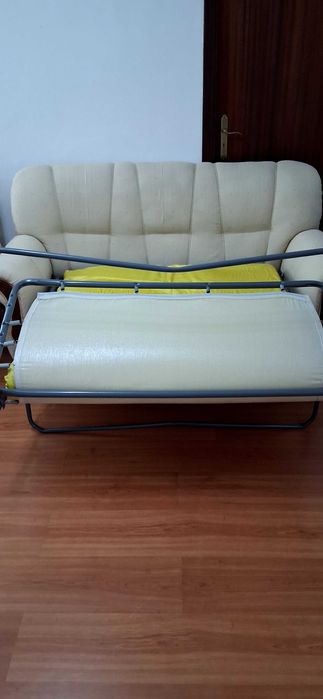 Conjunto de 3 sofás em bom estado (2 cadeirões e 1 sofá-cama