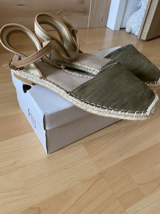 Sandały , espadryle , buty na plaskim nr 37 nowe, Riu Paris