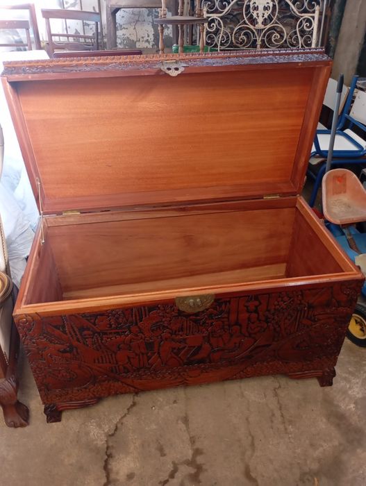 Vendo esta arca muita bonita bom estado