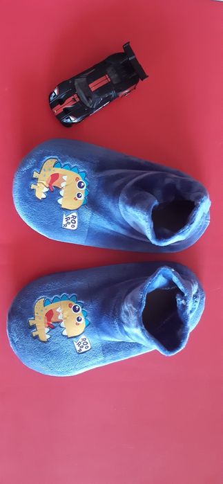 Капці, чешки, теплі шкарпетки з підошвою