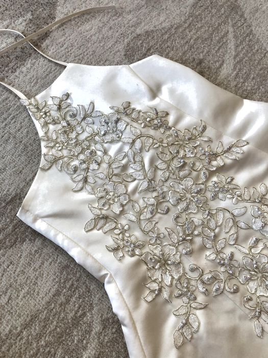 Красива нарядна сукня для дівчинки