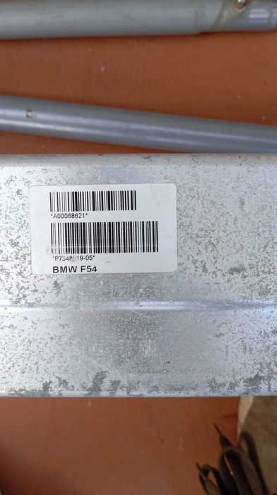 Barra de Suporte de para-choque traseiro.