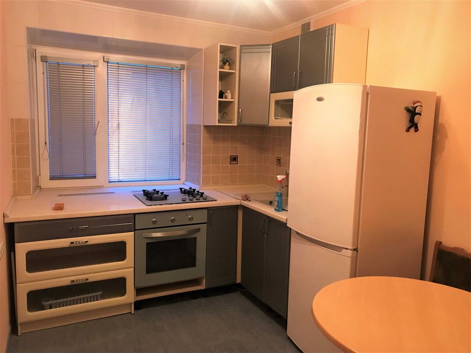 Продаю четырехкомнатную квартиру на Космонавтов. Евроремонт!