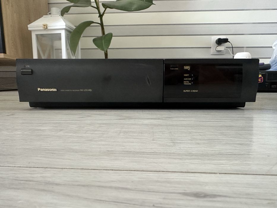 magnetowid VHS Panasonic NV-J35HQ.