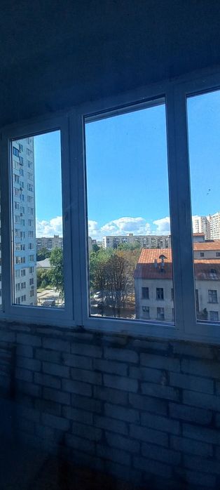 Сдам  3х ком кв  возле Дарницк рынка,убежище в доме ,6 эт бойлер