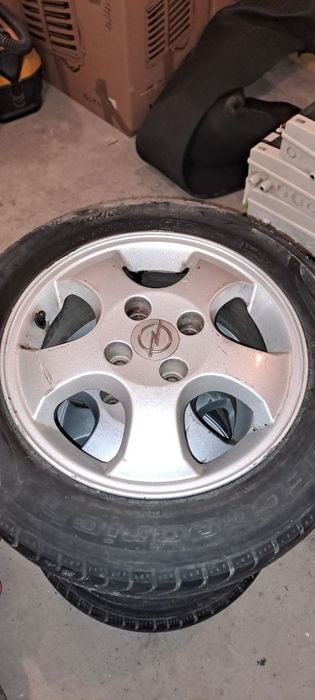 Sprzedam felgi aluminiowe.  
Oryginalne do OPLA.
